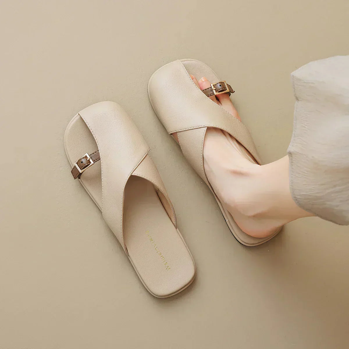 Wenen | Gekruiste Sandalen